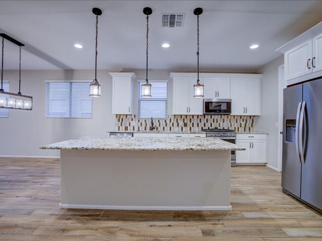 Photo - 4 Bedroom 3 Bathroom with Community pool and parks!