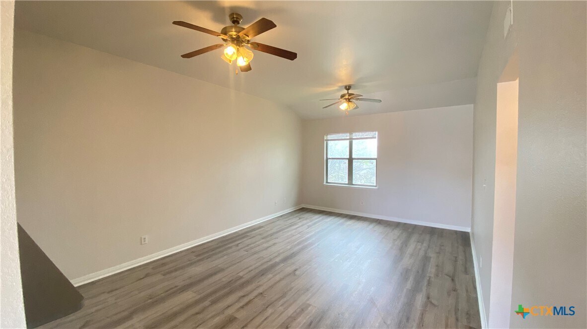 Photo - 521 Dukeway Dr