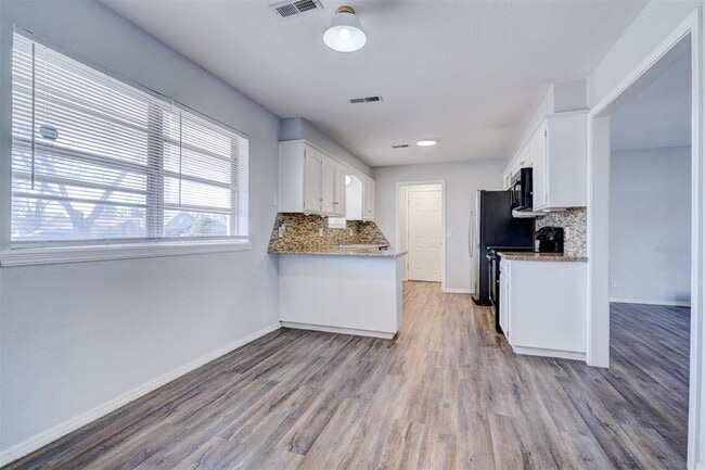 Photo - 629 Parkhurst Terrace