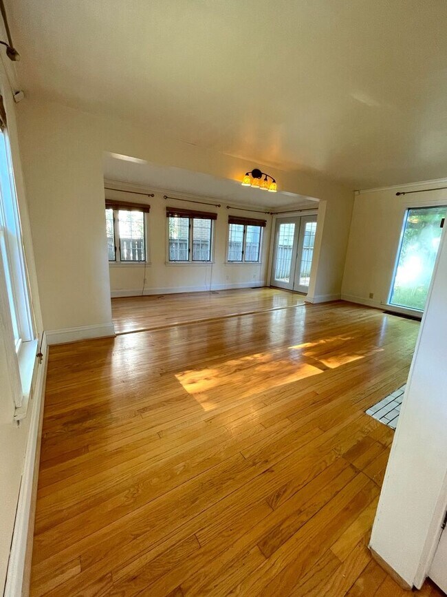 Photo - 1404 E Park Pl