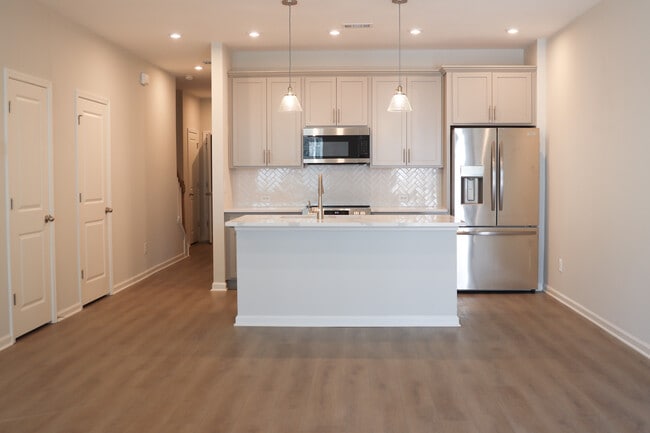 Photo - 481 Crown Dr