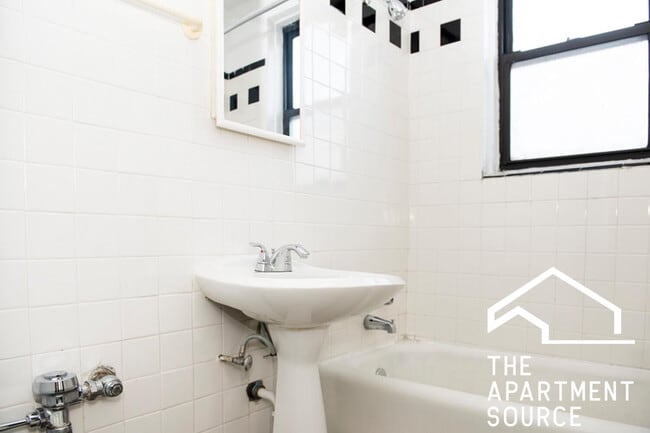 Photo - 3345 N Marshfield Ave Unit 408