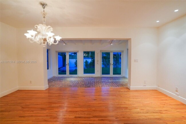 Photo - 355 Redwood Ln