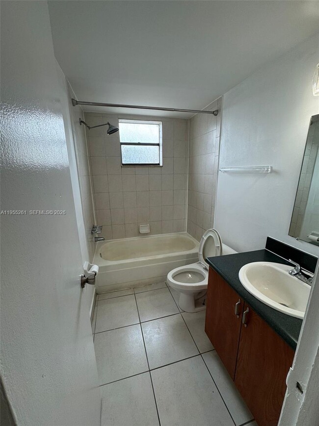 Photo - 4051 N Dixie Hwy Unit 4