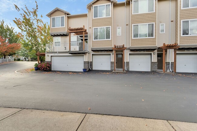 Building Photo - 2 Bed/3 Bath Beautiful Beaverton Townhome!