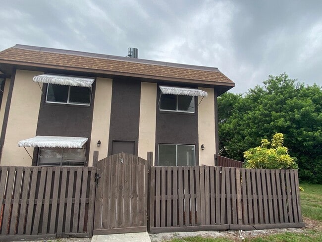 Building Photo - 2130 Sherwood Forest Blvd Rental