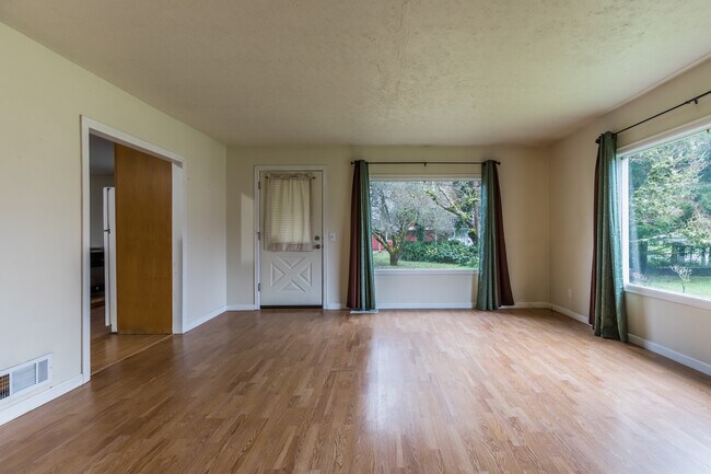 Photo - 51923 Columbia River Hwy