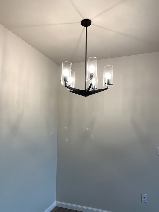 Building Photo - 3 bedroom duplex in Newcastle!