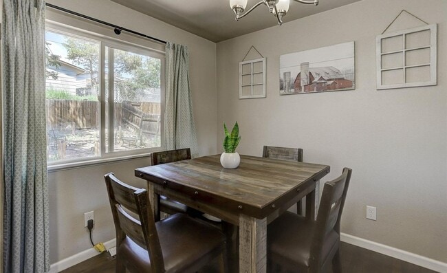 Photo - 830 Zion Dr