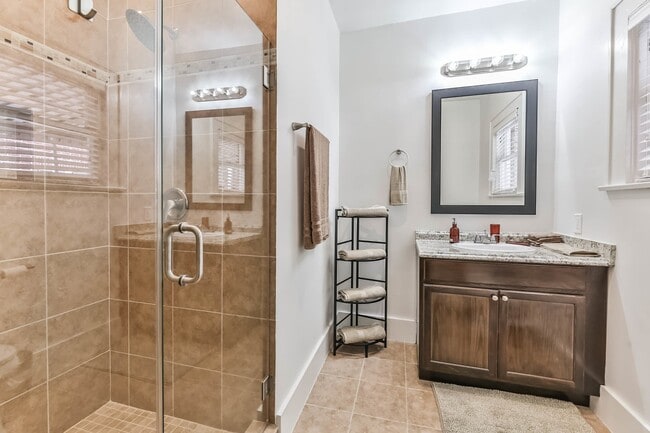 Photo - 2421 Arbor St