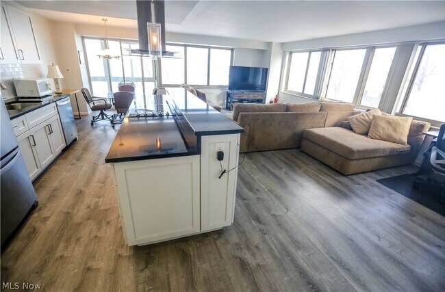 Photo - 12520 Edgewater Dr Unit 306