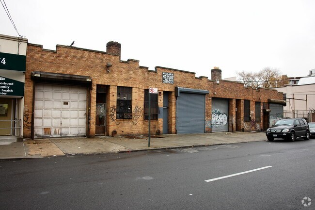 Photo - 37-25 33rd St