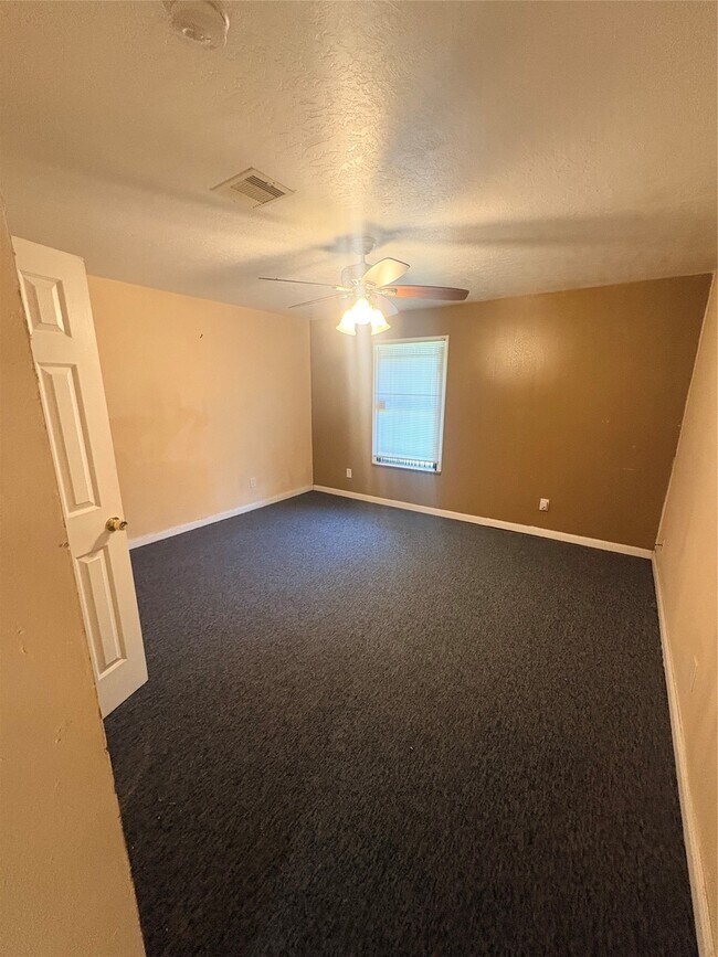 Photo - 5803 Southlea St