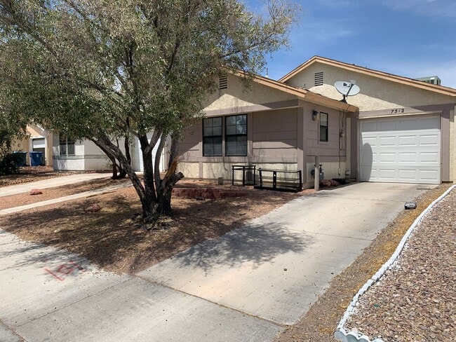 Building Photo - Spring Valley~2 Bedroom w/Garage