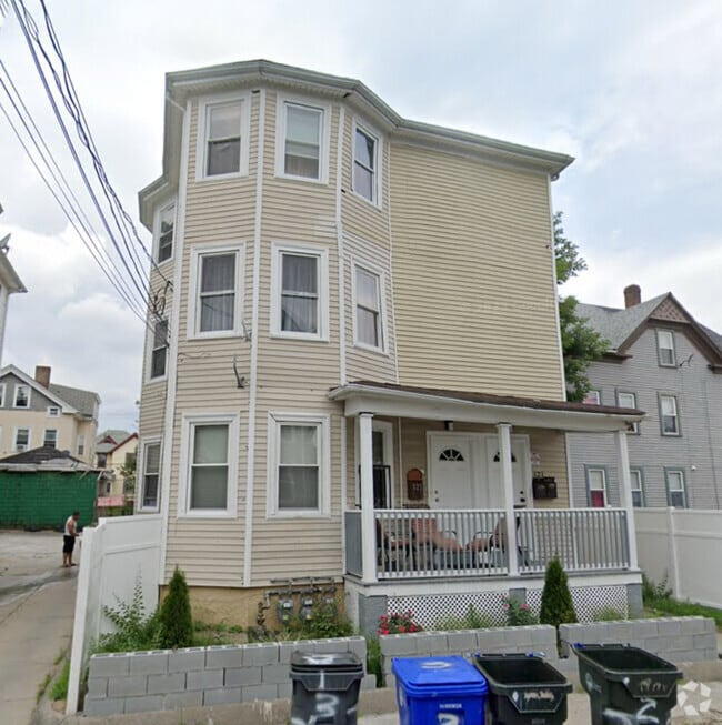 Building Photo - 121 Stanwood St Rental