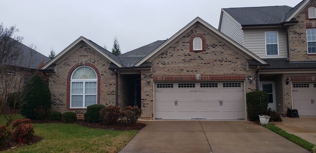 Photo - 315 St Nicholas Trail