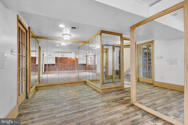 Photo - 1118 Girard St NW