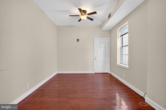 Photo - 112 E Allen St Unit 2