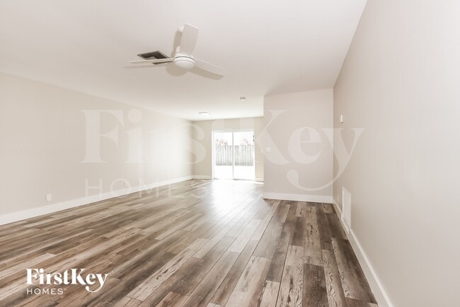 Photo - 8800 SW 10th St