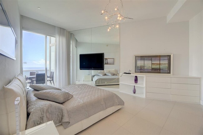 Photo - 15901 Collins Ave Unidad Ph4303