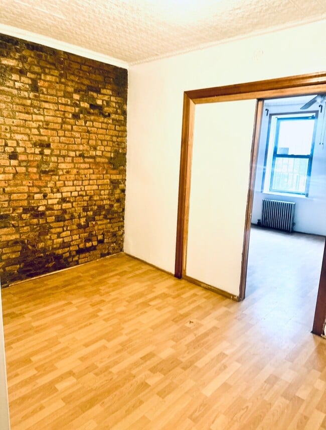 Photo - 144 W 9th St