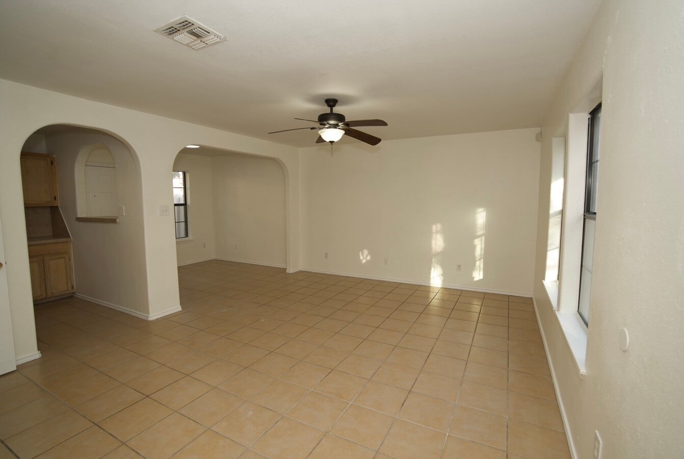 Photo - 746 Sonesta Dr Unidad C