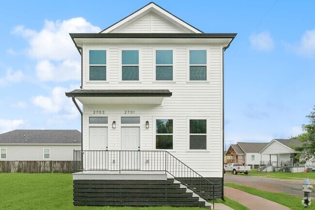 Building Photo - 2701 S Prieur St Rental