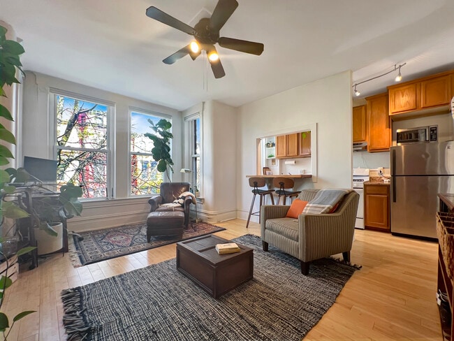 Building Photo - 1856 Mintwood Pl NW Unit 4