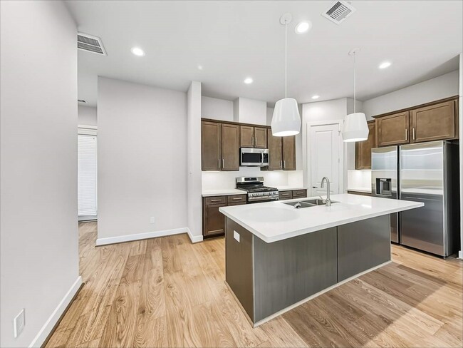 Photo - 12410 Executive Dr