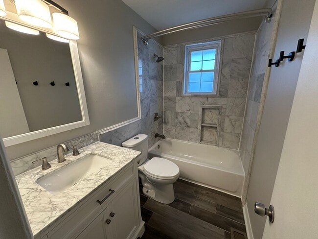 Photo - Charming 2 Bed 1 Bath Apartment Near Music Row