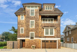 Building Photo - 985 Ocean Ave Rental