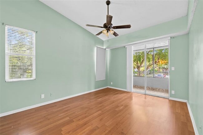 Photo - 711 Lyons Rd Unidad 14207