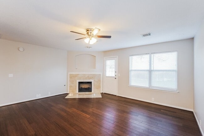 Building Photo - 17506 Hoover Gardens Dr