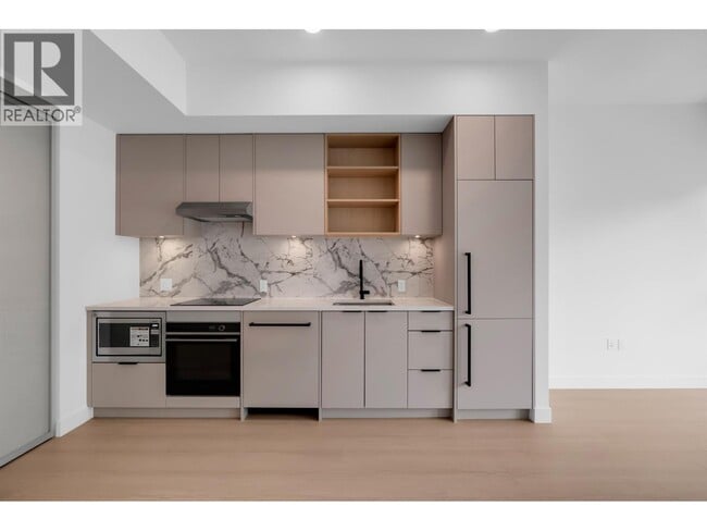 422 E 3rd St Unit 2XX