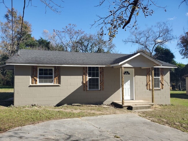 Building Photo - 109 Circle Dr