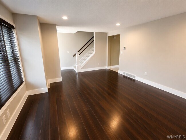 Photo - 25 Jessica Ln
