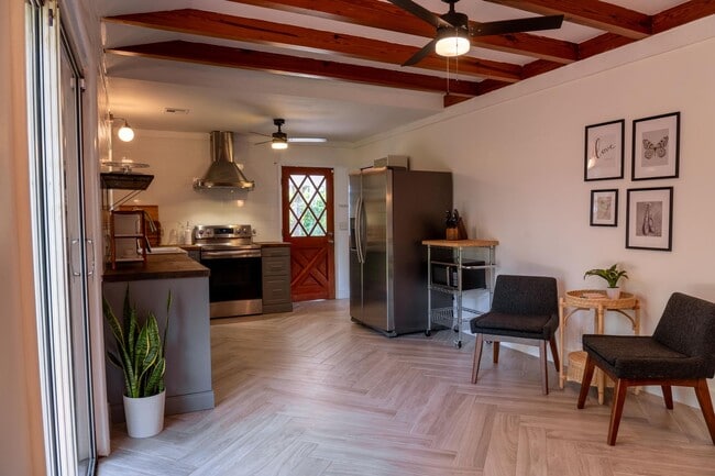 Photo - 901 White Ave S E