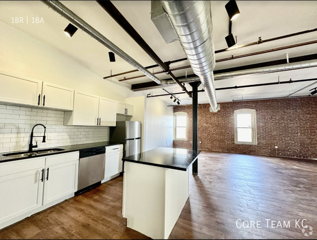 Building Photo - LARGE LOFT in River Market Unit 307