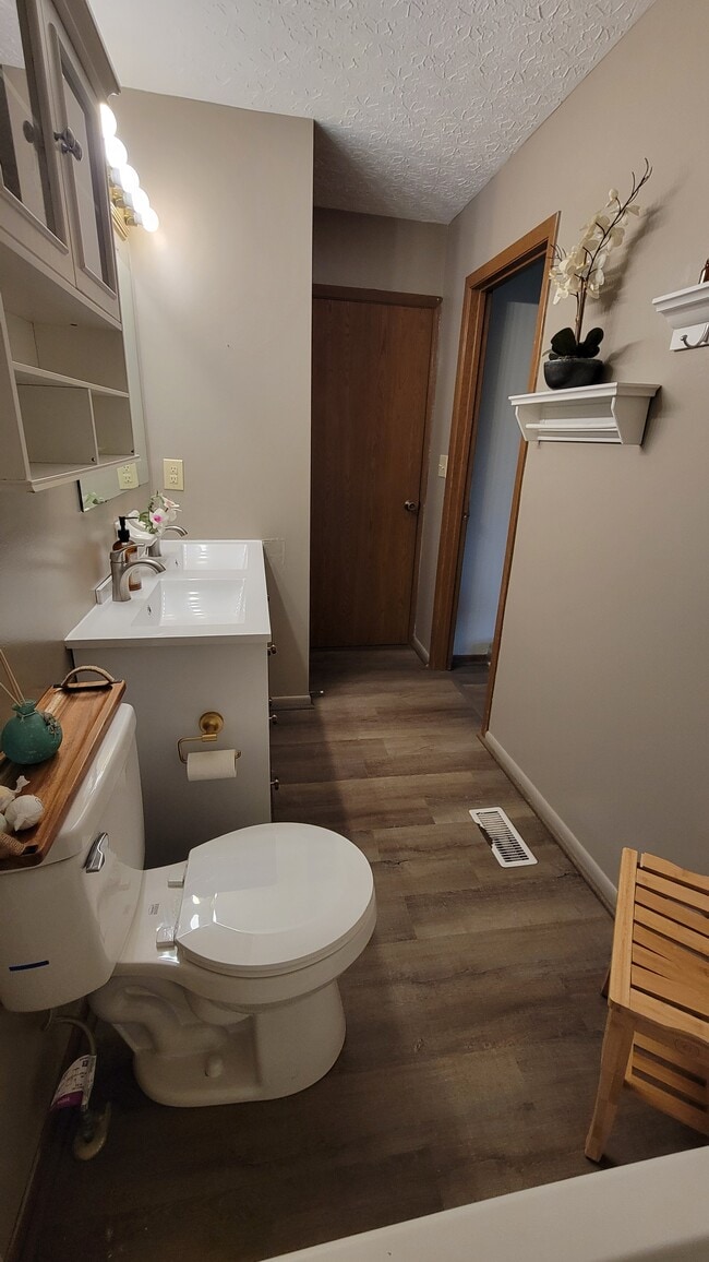 Photo - 2432 Sawbury Blvd