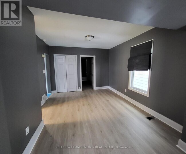 Photo - 225 Gibbons St Unit Main