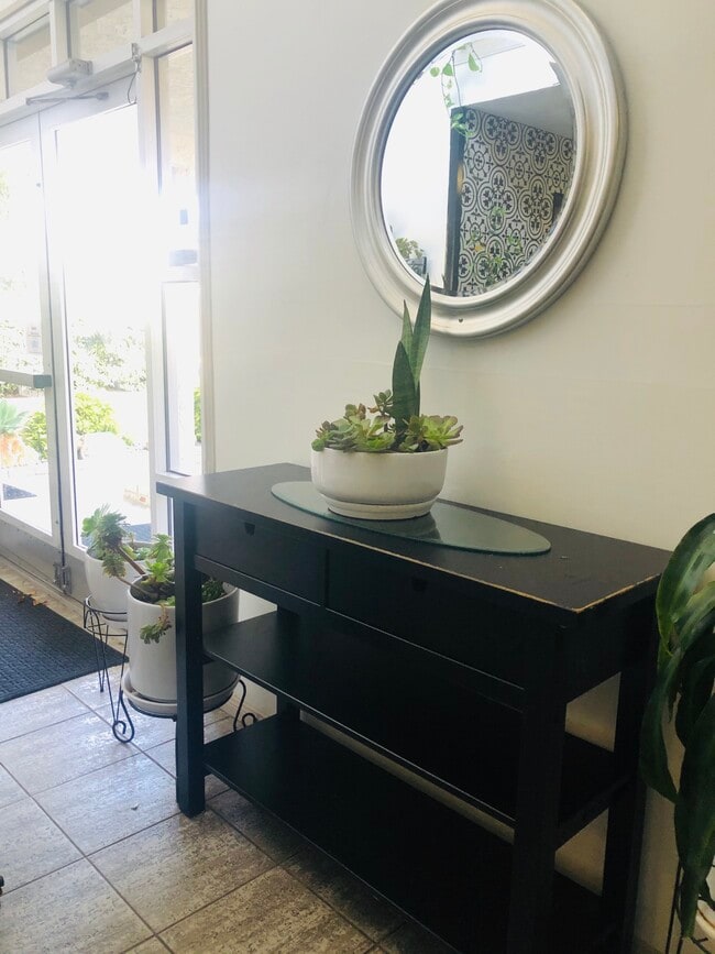 Lobby - 645 Chestnut Ave Unit 219