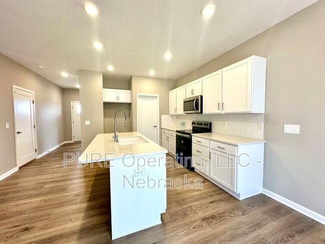 Photo - 17451 Tucker St