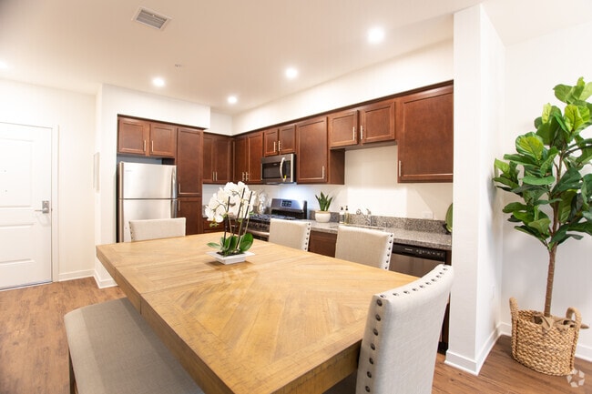 1BR, 1BA-713 SF