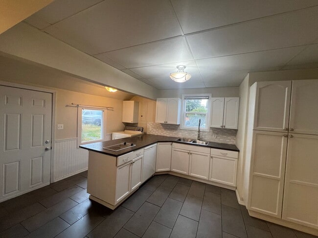 Photo - Prime Lakeway Location – Minutes to WWU, Whole Foods, I-5 & Downtown Bellingham