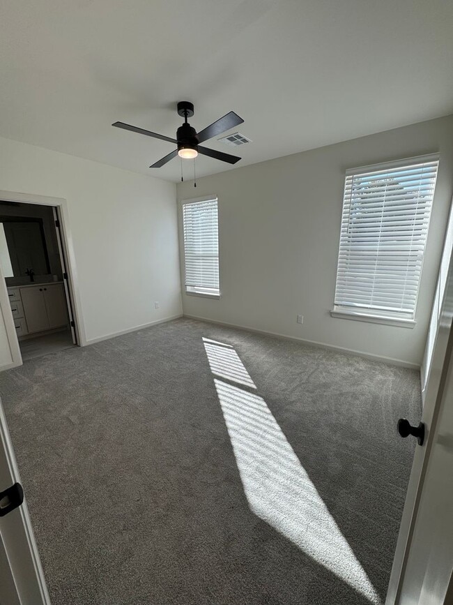 Photo - 3 Bed | 2 Bath Luxury Duplex | The Flats o...