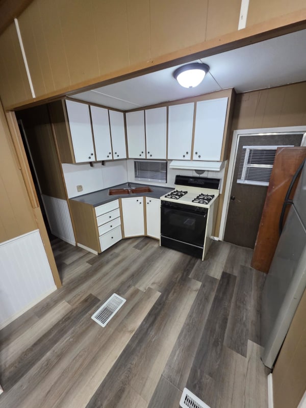 Photo - 905 W 37th Ave