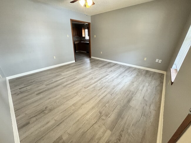 Photo - 6 Rosewood Pl