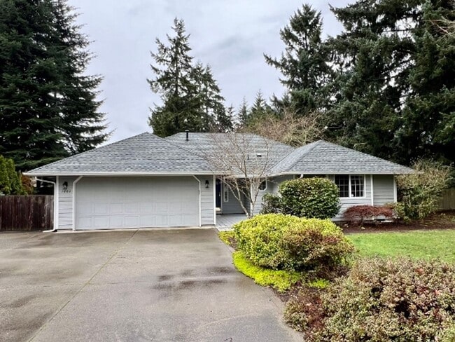 Renovated 3BD w/ Large Shop - Renovated 3BD w/ Large Shop House