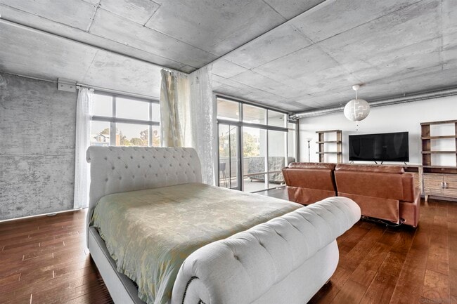 Photo - 1080 Park Blvd Unit 202