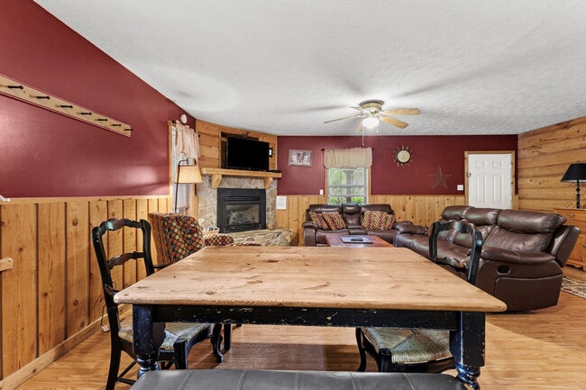Building Photo - 517 Birch Hollow Rental